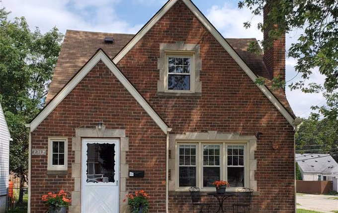2312 Oakshire Ave Berkley, MI 48072
