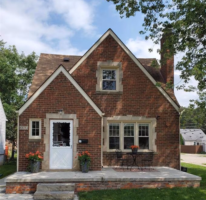 2312 Oakshire Ave Berkley, MI 48072