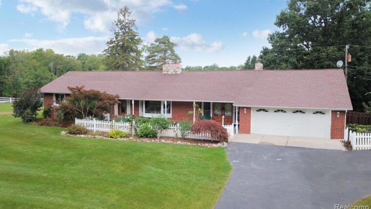 6095 7 Mile Rd South Lyon, MI 48178