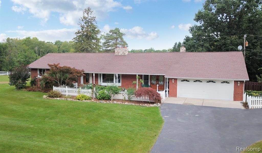 6095 7 Mile Rd South Lyon, MI 48178