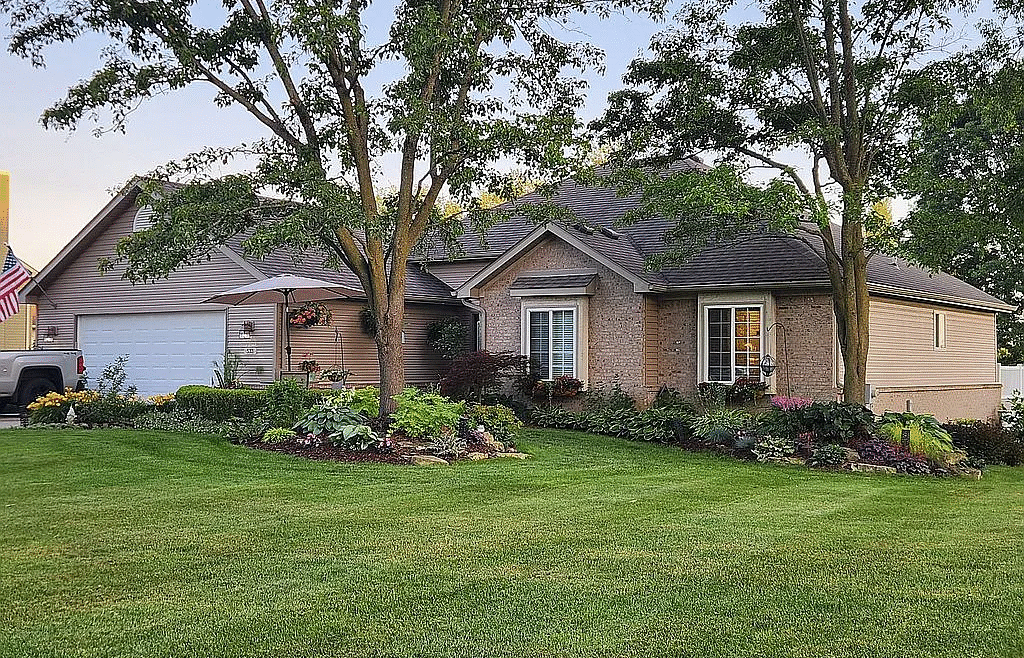 533 Sunrise Dr Clarkston, MI 48348