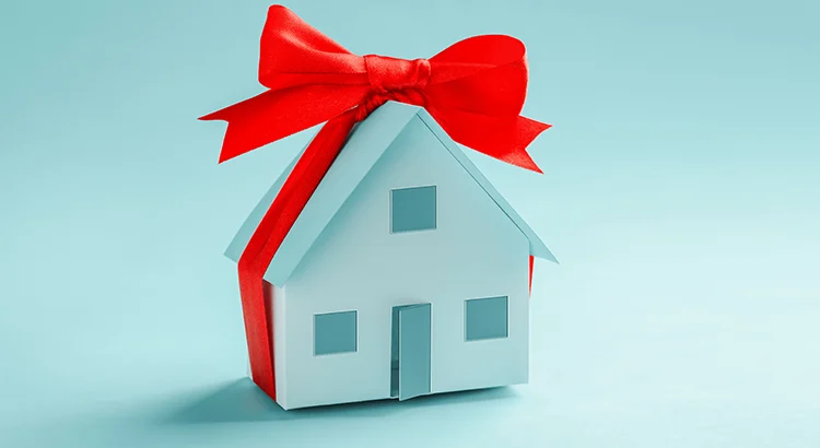 your-house-could-be-the-number-one-item-on-a-homebuyers-wishlist-during-the-holidays-KCM